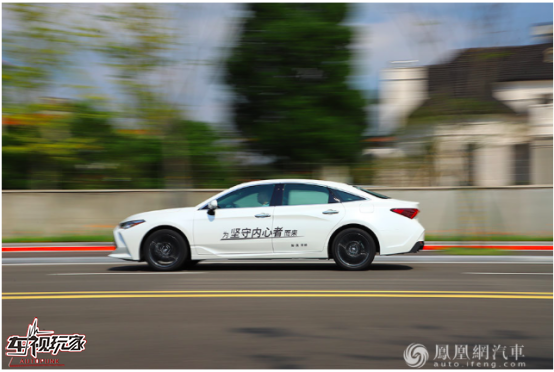 凤凰稿件扩散发布-一汽丰田亚洲龙2.0L:精明人的选择1628.png