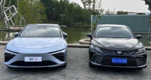 哪吒S硬刚凯美瑞，新势力重新定义汽车