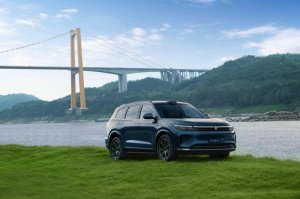 问界新M7 Ultra荣耀登场，国民SUV以四大升级焕新而来