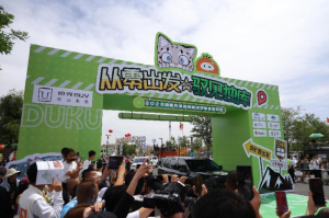 漫山遍野皆坦克 坦克见证领航2025独库公路通车仪式